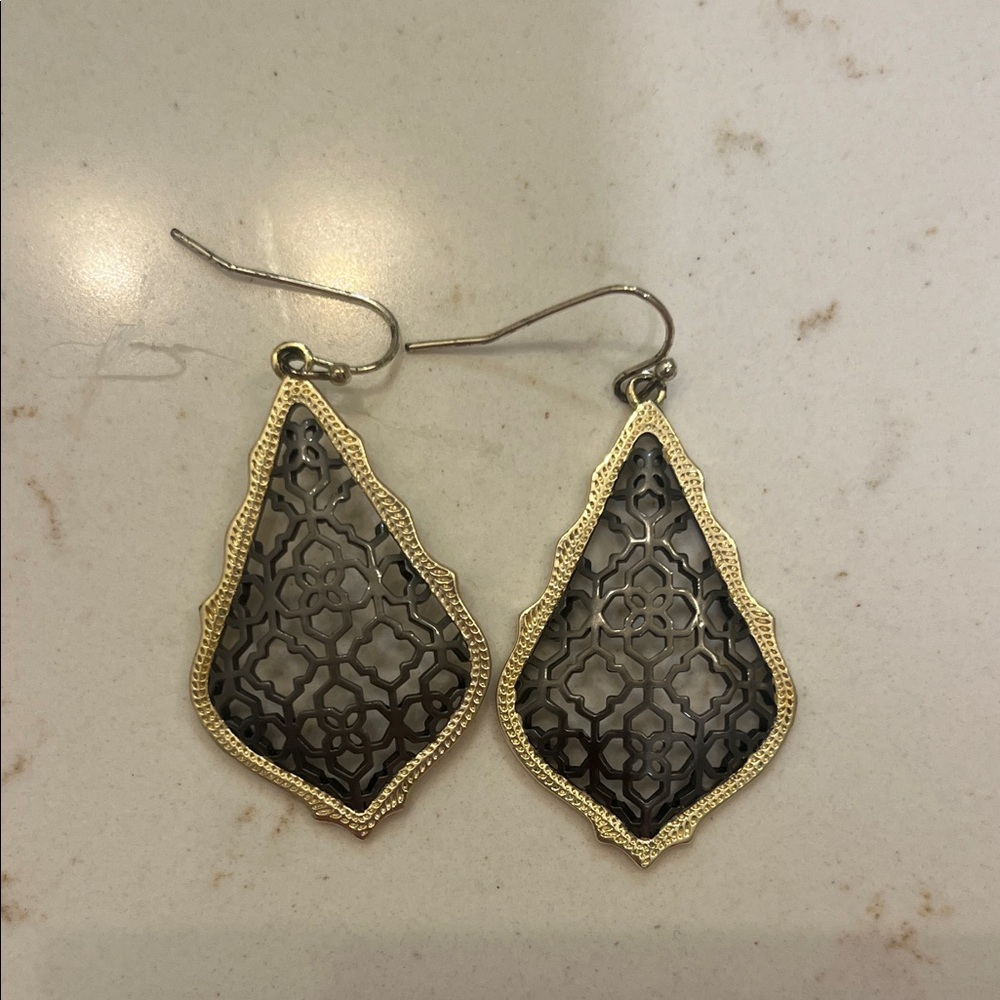 Kendra Scott black and gold pendant earrings. Great condition
